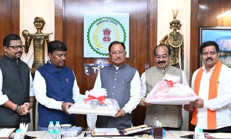 हमारे वनों की समृद्धि और मातृशक्ति के परिश्रम से तैयार उत्पाद बनें छत्तीसगढ़ की पहचान – मुख्यमंत्री श्री विष्णुदेव साय हमारे वनों की समृद्धि और मातृशक्ति के परिश्रम से तैयार उत्पाद बनें छत्तीसगढ़ की पहचान – मुख्यमंत्री श्री विष्णुदेव साय
