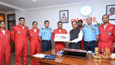 मुख्यमंत्री श्री विष्णु देव साय से भारतीय वायु सेना की सारंग हेलीकॉप्टर डिस्प्ले टीम ने की सौजन्य मुलाकात